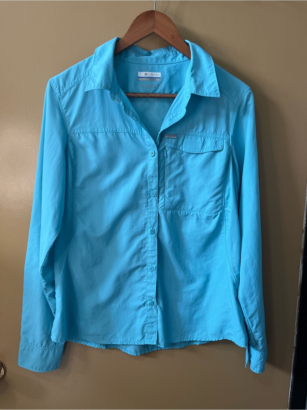 Columbia Lightweight Aqua Button-Up Outdoor Shirt